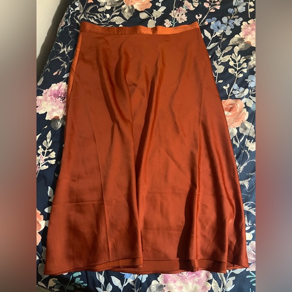 H&M Dresses & Skirts - Satin burnt orange h&m midi skirt!
